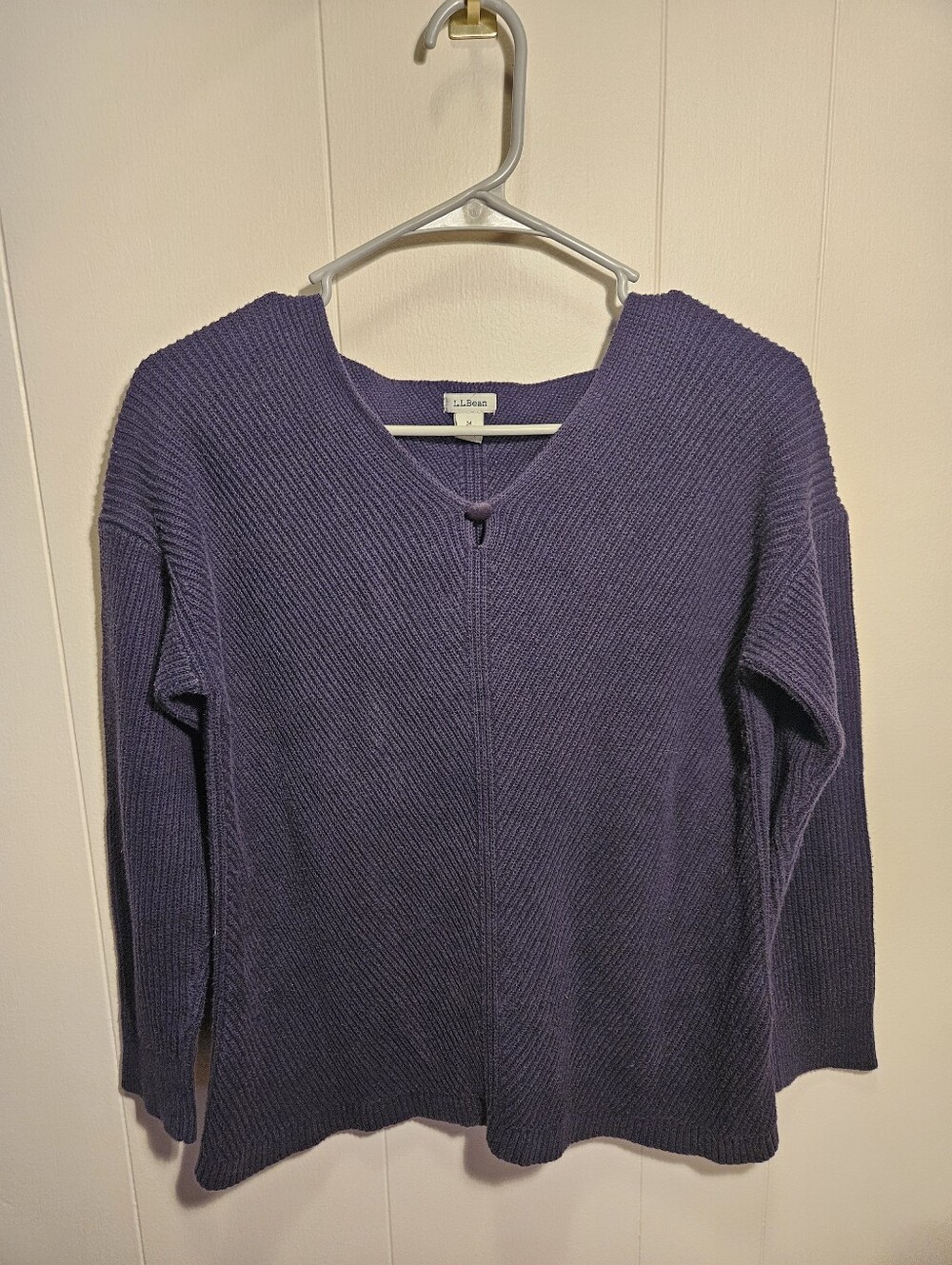 L.L. Bean Women's Navy V-Neck Ribbed Pullover